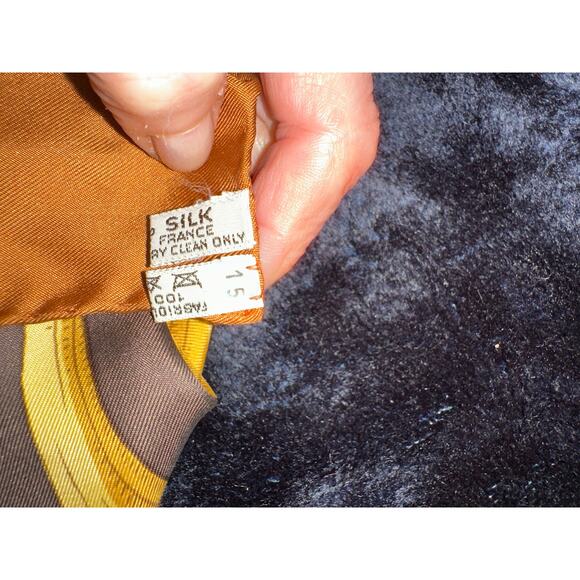 VINTAGE HERMES TIGRE ROYAL SILK SCARF 90cm CARRE COLLECTIBLE SEVENTIES W/ BOX - Picture 5 of 7